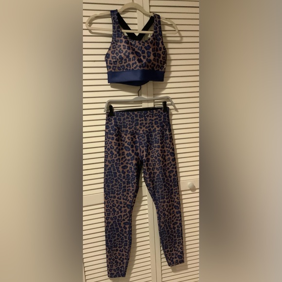 Good American NWOT The Step Bra in Leopard. Size 2. US M. Leggings Size 3. - Picture 11 of 15